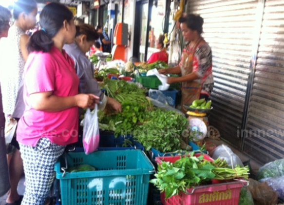 ผู้ค้าผักตลาดลาดพร้าวเชื่อราคาผักสูงขึ้นช่วงกินเจ