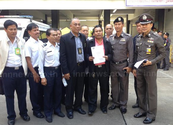 สหภาพขสมก.บุกทำเนียบทวงเมล์NGVเข้มรถตู้ป้ายดำทับทาง
