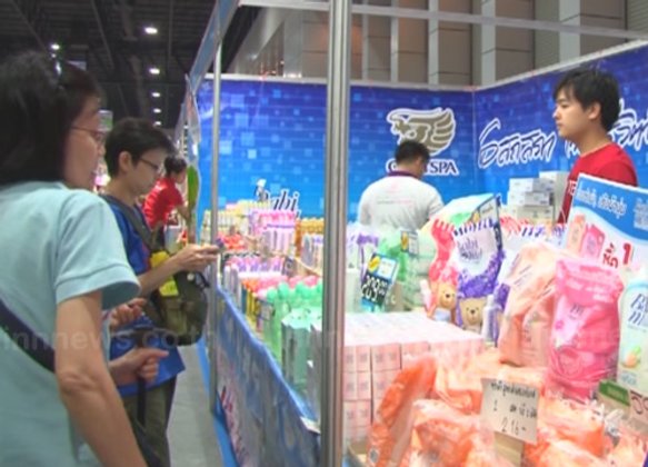 ปชช.แห่ซื้อสินค้าราคาถูกงานธงฟ้าไข่ไก่,น้ำมันพืชขายดี