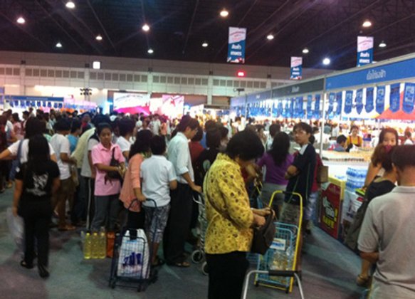 ปชช.เข้าร่วมงานธงฟ้าที่เมืองทองคึกคัก