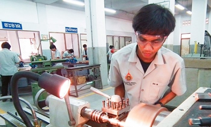 เผยตลาดแรงงานไทย ต้องการแรงงานอาชีวะ 5 ล้านคน ใน 5 ปี