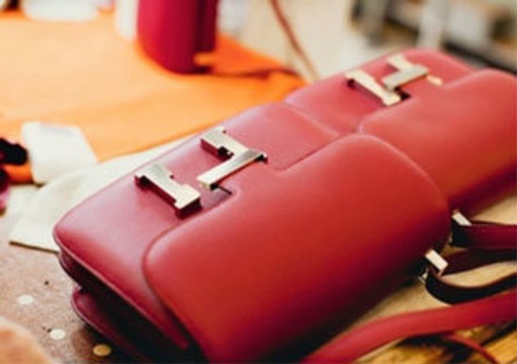 เปิดโรงงานกระเป๋า Hermes แบรนด์ดังก้องโลก