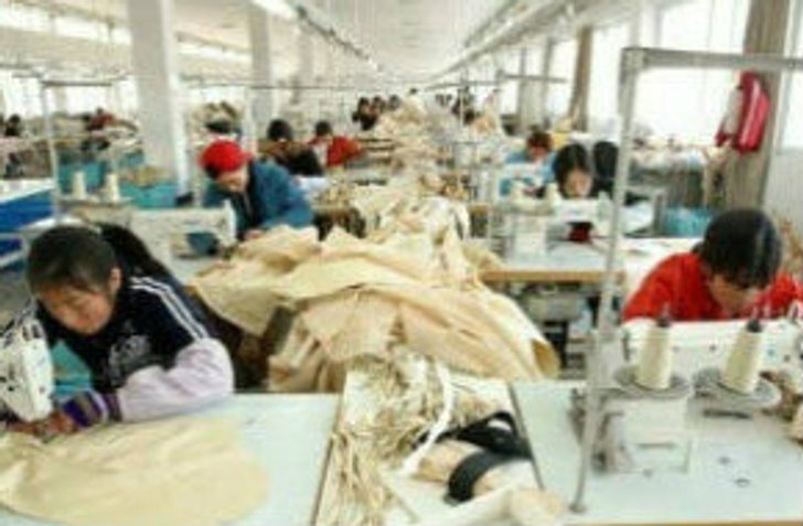 ปรับขึ้นค่าจ้างขั้นต่ำ 300 บาท ธุรกิจอาจปิดตัว 80,000 ราย