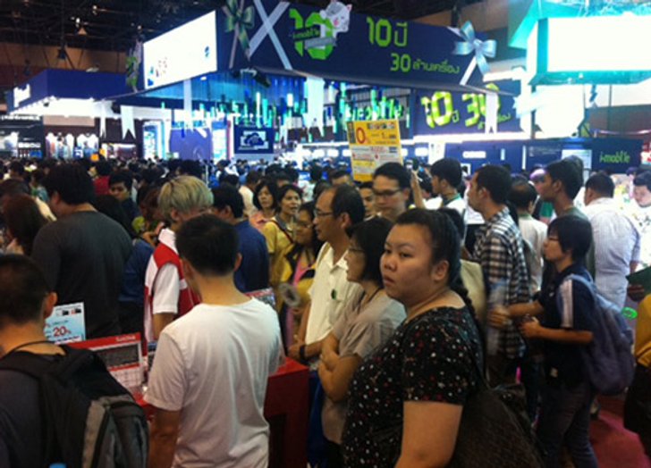 ปชช.ชมงานThailand Mobile Expo2014บ่ายแน่น