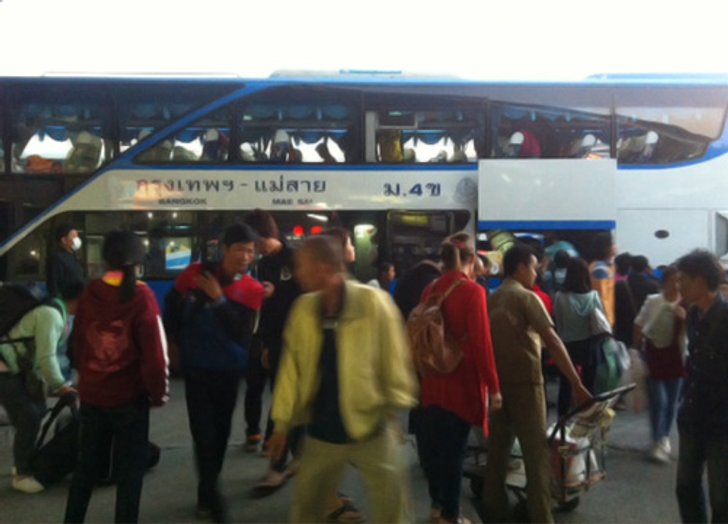 หมอชิตแน่น! รถเที่ยวเสริมเข้าสถานีช้า