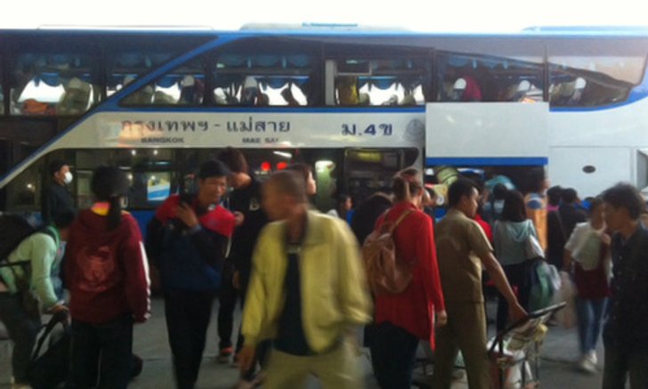 หมอชิตแน่น! รถเที่ยวเสริมเข้าสถานีช้า