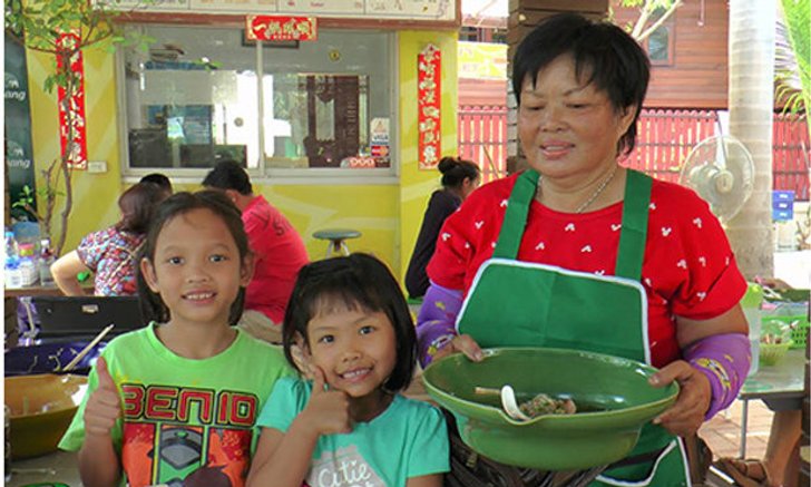 ตะลึง! ก๋วยเตี๋ยวชามอ่าง กินทั้งครอบครัว