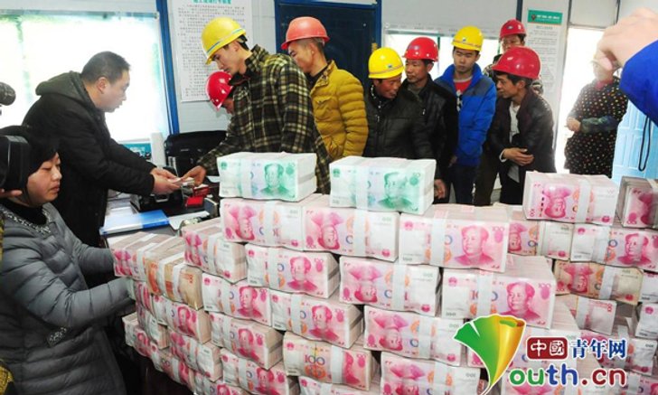 บริษัทก่อสร้างรายใหญ่จีน ถอนเงินสดกว่า10ล้านหยวน ราว55ล้านบาท แจกอั่งเปาตรุษจีนพนักงาน