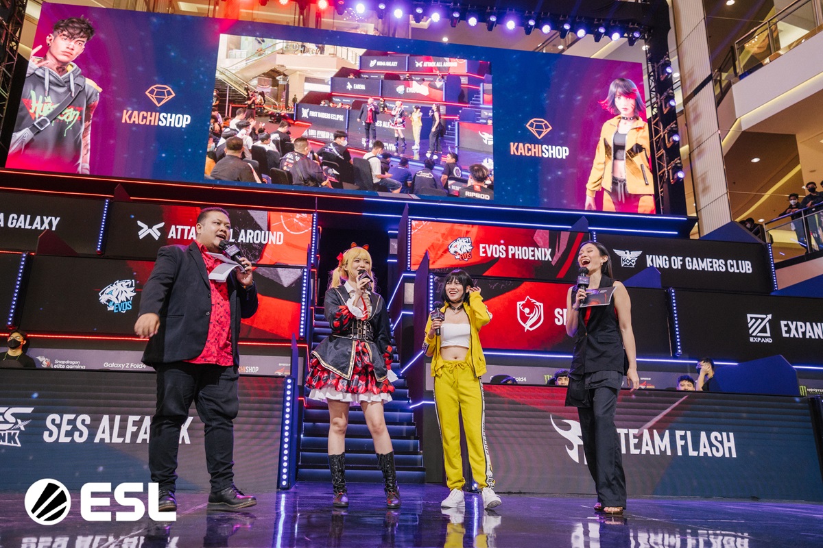 stagehostsandcosplayerat