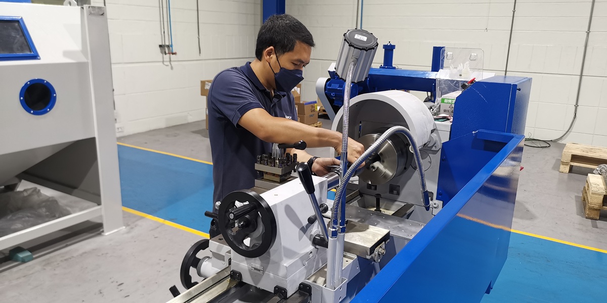 2.staffworkingonremanufac