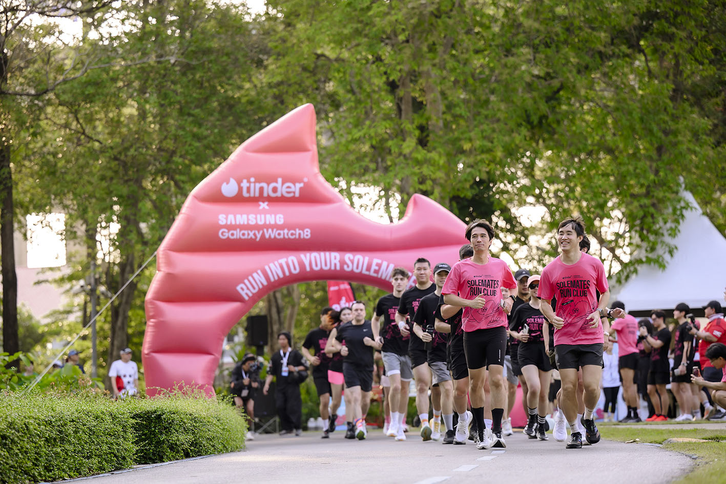 tinderxsamsungsolematerun_1