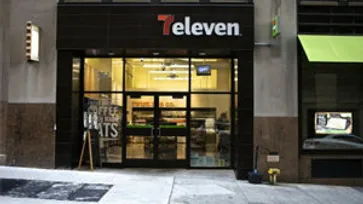 เผยโฉม "7 Eleven" เปลี่ยนโลโก้และดีไซน์ร้านใหม่ยกแผง