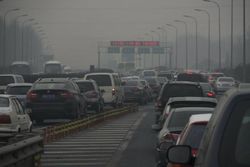 จีนเตรียมโละรถเก่าพ้นถนนกว่า 6 ล้านคันทั่วประเทศ แก้ปัญหาวิกฤตควันมลพิษคุกคามปชช.