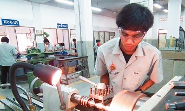 เผยตลาดแรงงานไทย ต้องการแรงงานอาชีวะ 5 ล้านคน ใน 5 ปี