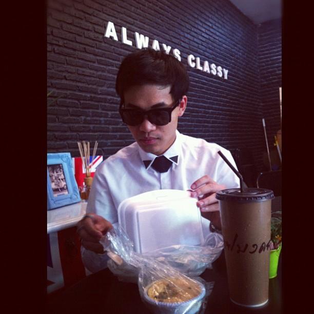 ร้านกาแฟมงคล