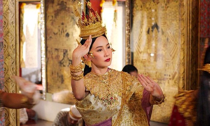 งามสง่า! "นุ่น วรนุช" รำถวายตัวเป็นพระมเหสีฝ่ายซ้าย ใน "ศรีอโยธยา 2"