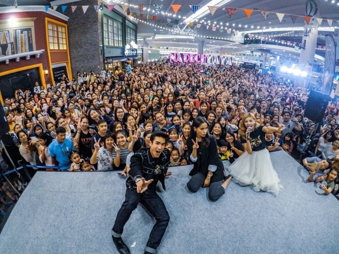 ปรากฏการณ์ "นาคี 2" ห้างแทบแตก!