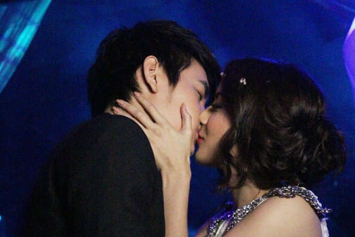 พิงค์กี้ ประกบปาก ฟลุค ลั่นจูบนี้เพื่องาน!!
