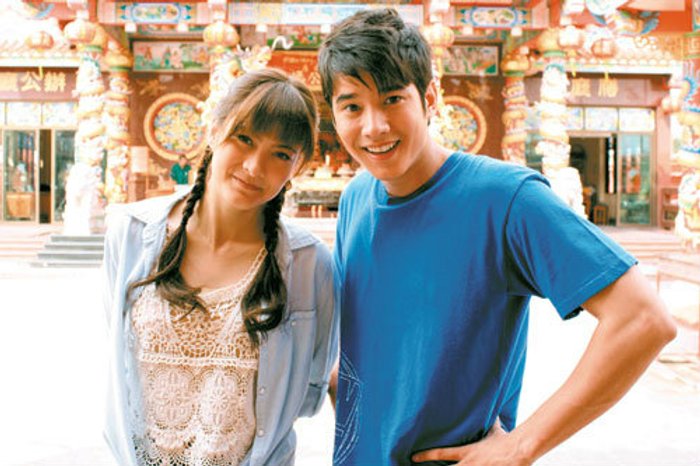 มาริโอ้ ควง มาร์กี้ ออกเดต เข้าวัดทำบุญ