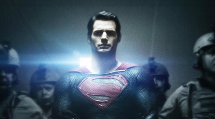 ซูเปอร์แมนถูกจับกุมบนใบปิดใหม่ของ Man of Steel