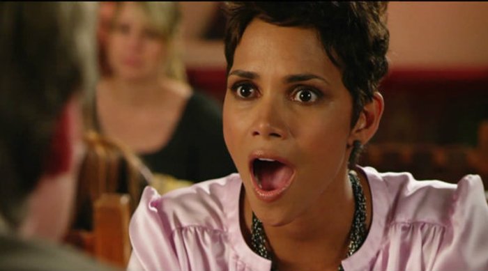 ฮัลลี่ เบอร์รี่ เปลือยอกจุ่มลงชามซอส ในหนัง Movie 43