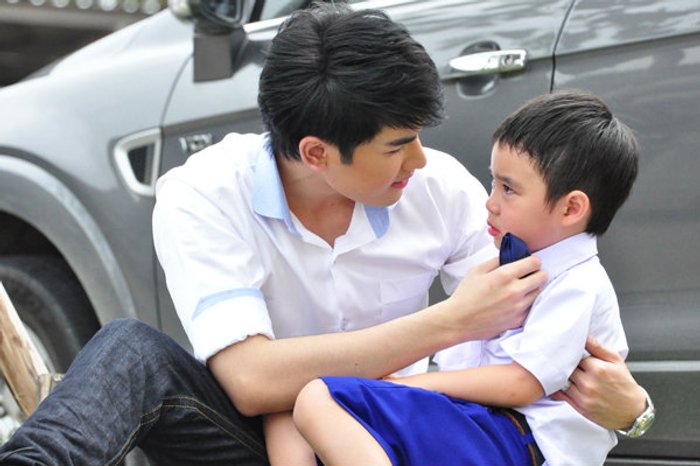 สิงโต แมน! ช่วย ปลาวาฬ โดนเด็กวัยรุ่นรังแก