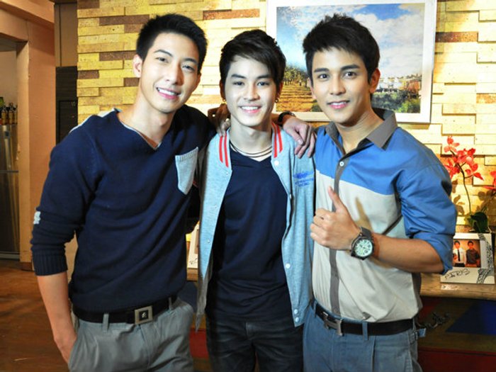 เก้า โผล่ทำเซอร์ไพร์ส 2 หนุ่ม กัน-โตโน่ ถึงบ้าน