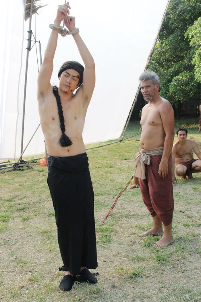 “ฟิล์ม” ฟิตวิดพื้นก่อนโชว์ซิกแพ็ก ใน “นางมาร”