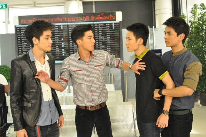เก้า-เฟม เคลียร์ไม่ลงตัว ต่อยกันกลางสนามบิน
