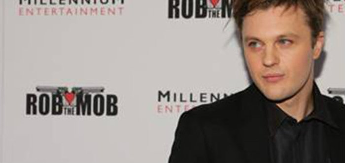ไมเคิล พิตต์ คัมแบคอีกครั้งในหนังเกรียน Rob the Mob