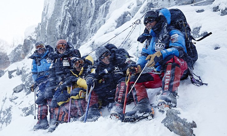 หนังเกาหลี Himalayas เปิดตัวแรงชนะ STAR WARS: The Force Awakens