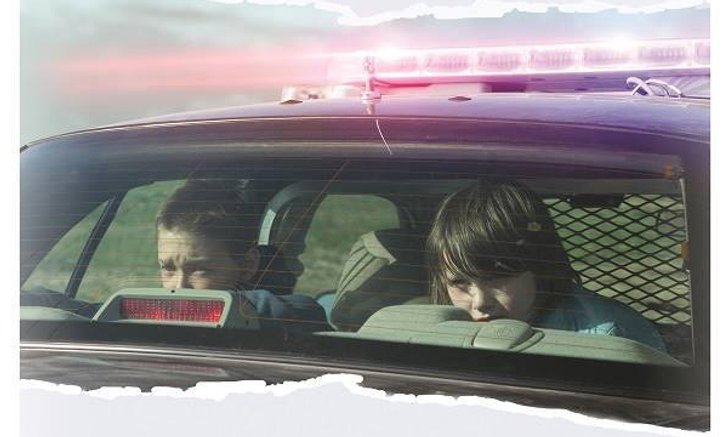 วิจารณ์หนัง COP CAR – อย่าแหยมกับรถตำรวจ