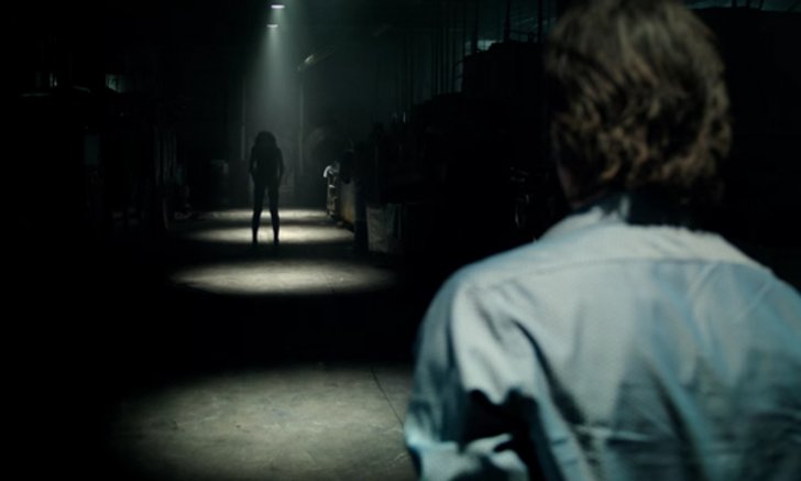 ถ้าแน่จริงอย่าดับไฟ! Lights Out หนังสยองที่คุณต้องกรี๊ดต่อจาก Conjuring