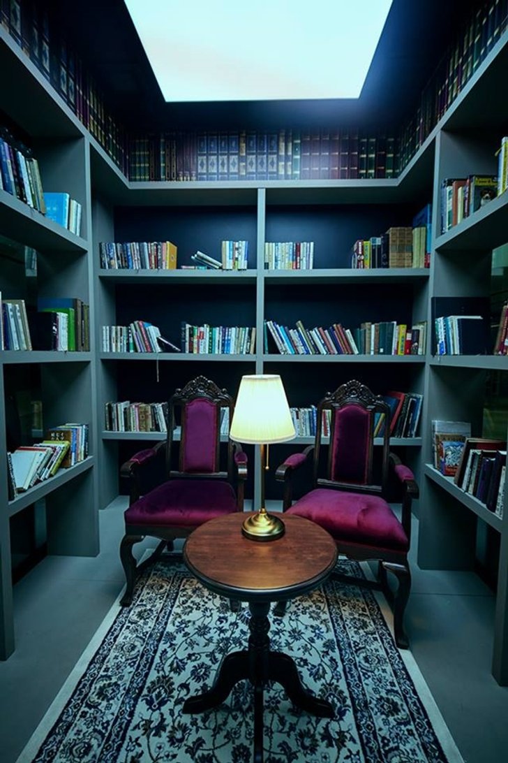 รักหรือว่าหลง! สวมบทตัวละครในซีรีส์ “YOU” จาก Netflix ด้วย “Joe’s Glass