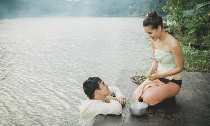 "เจมส์-ญาญ่า" หวนเวลาย้อนอดีต พายเรือจีบริมคลอง "กลิ่นกาสะลอง"