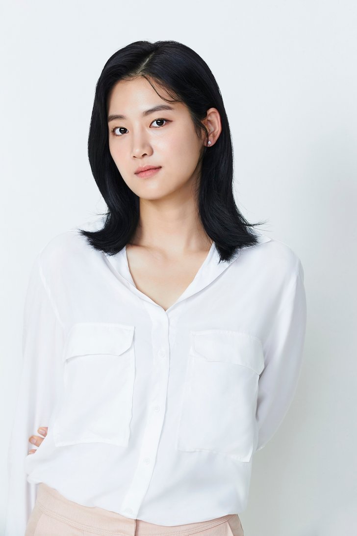 Park Joo Hyun as Pae Yuri.