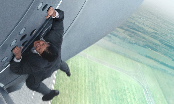 ทอม ครูซ เสี่ยงตายเล่นฉากผาดโผนบนเครื่องบิน ใน Mission: Impossible: Rogue Nation