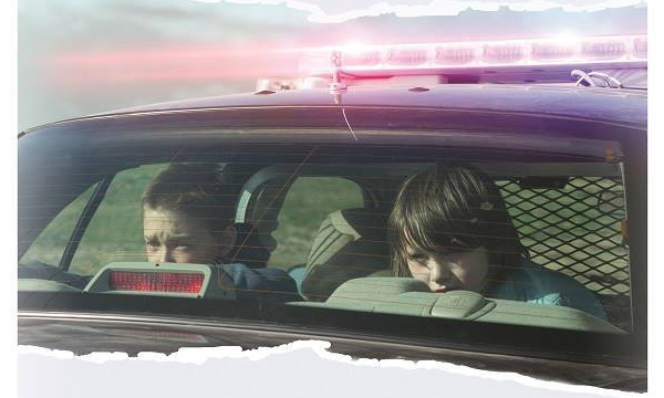 วิจารณ์หนัง COP CAR – อย่าแหยมกับรถตำรวจ