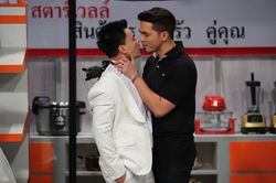 ว่าน ธนกฤต เลิฟซีนเดือด!! โน้มคอ...รัวจูบ!!