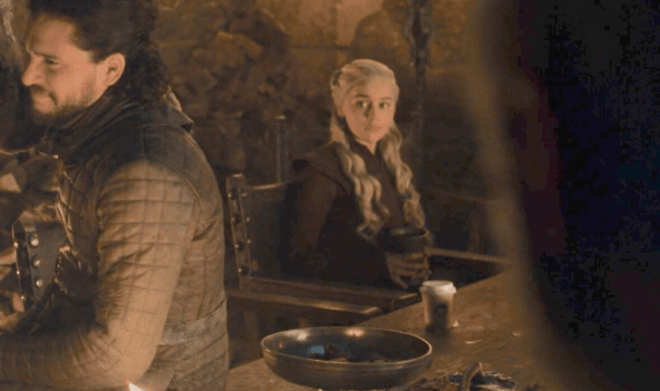 เห็นนะจ๊ะ! ชาวเน็ตตาดีพบถ้วยกาแฟยี่ห้อดังโผล่ในฉาก “Game of Thrones” อีพีล่าสุด