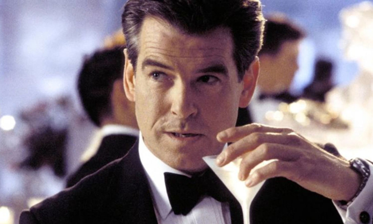 "เพียร์ซ บรอสแนน" ถูกบอกเทบท James Bond กลางอากาศทางโทรศัพท์จากโปรดิวเซอร์