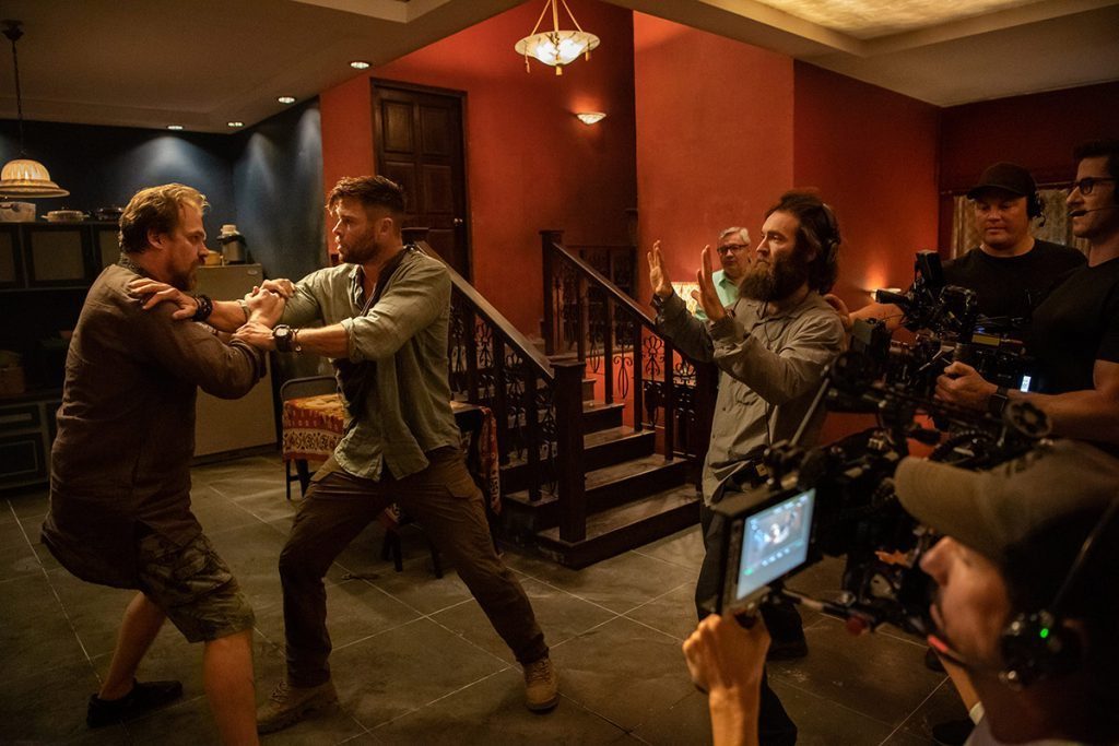 David Harbour และ Chris Hemsworth ในเบื้องหลังการถ่ายทำ