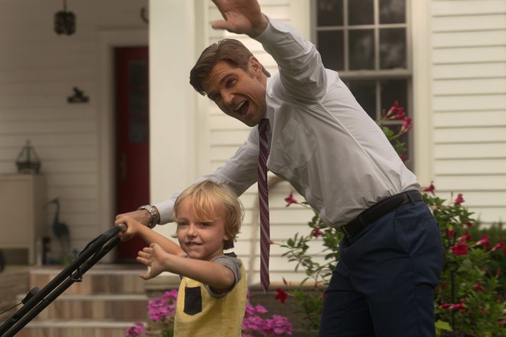 SEX/LIFE (L to R) PHOENIX REICH as HUDSON and MIKE VOGEL as COOPER CONNELLY i Cr. COURTESY OF NETFLIX © 2021