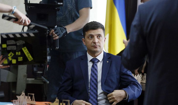 Volodymyr Zelensky จากดาราผู้แสดงเป็นประธานาธิบดี สู่การเป็นผู้นำตัวจริงของยูเครน