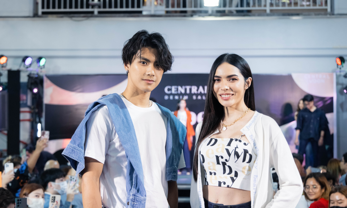 "โอม-ชาล็อต" อวดลุคสุดเท่สาวกสายยีนส์ ในงาน Central Denim Sale