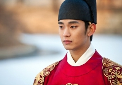 Biography of Kim Soo Hyun 