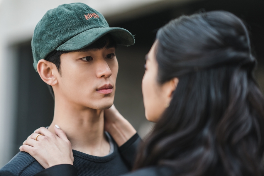 Biography of Kim Soo Hyun 