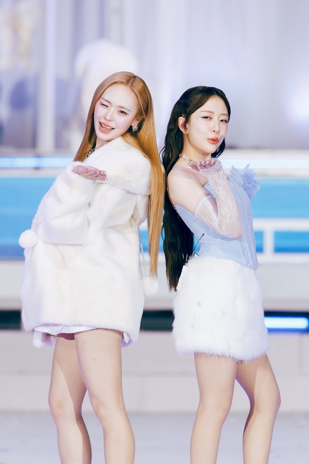 BLUSH BLOSSOM FAN FEST