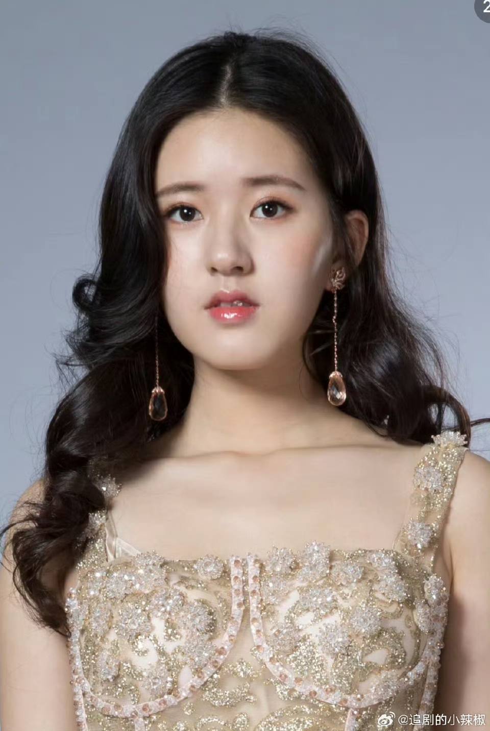 จ้าวลู่ซือ วัยเด็ก