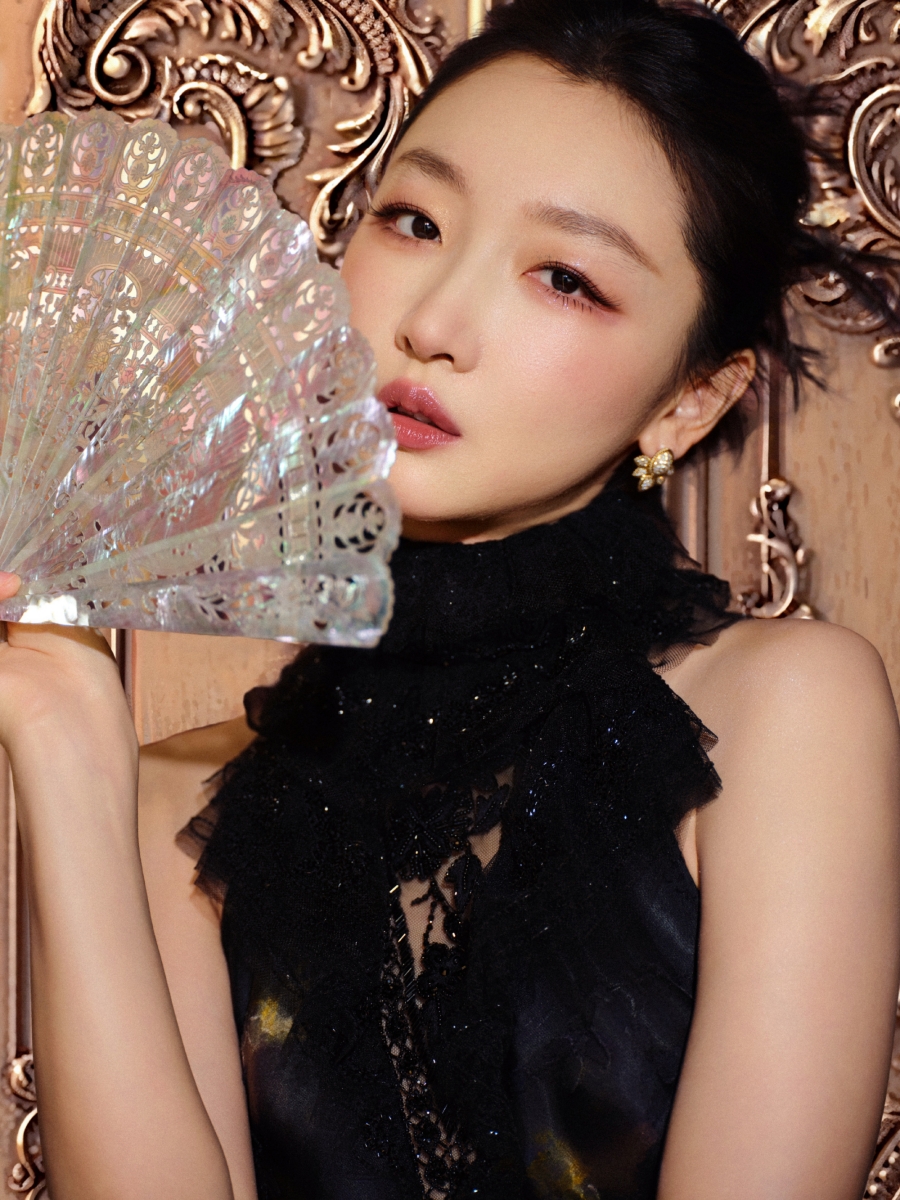 โจวตงอวี่ (Zhou Dongyu) 